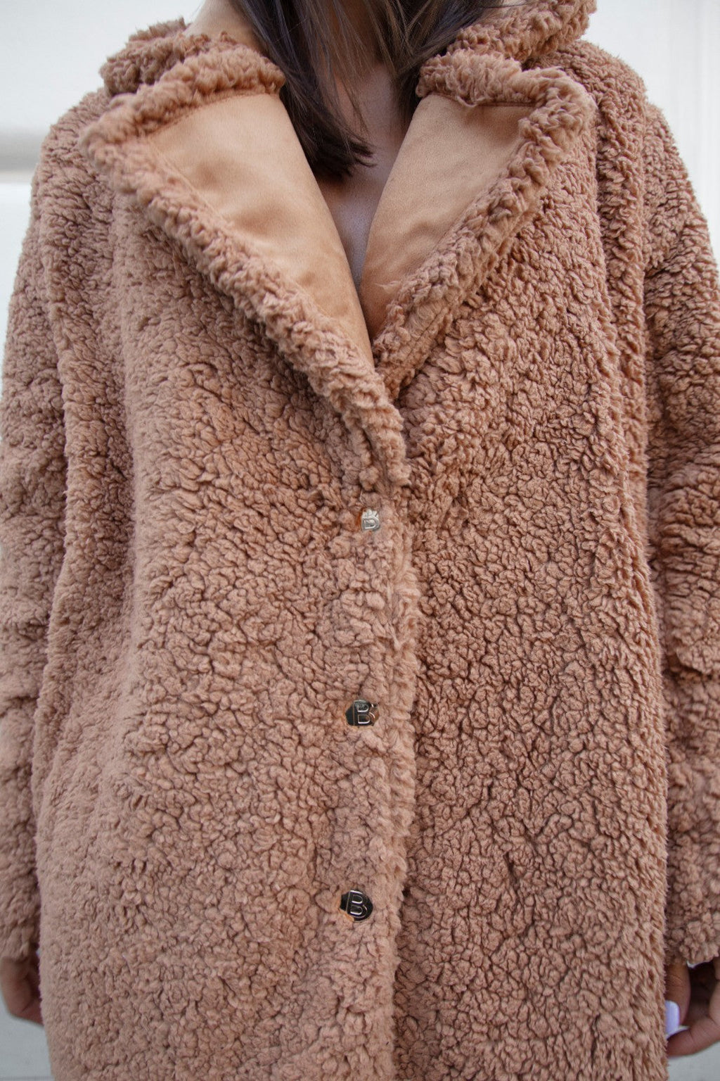 Płaszcz TEDDY – karmelowy, miękki i ciepły, oversize, idealny na jesień/zima