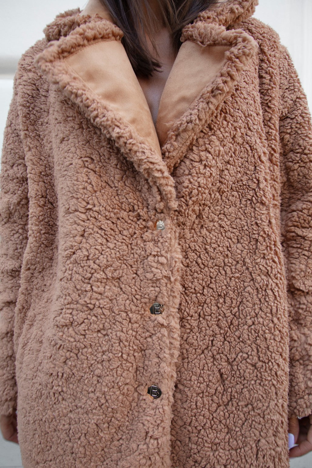 Płaszcz TEDDY – karmelowy, miękki i ciepły, oversize, idealny na jesień/zima